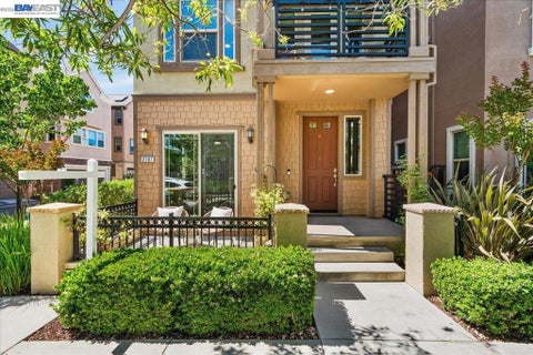Photo of 2707 Hollingbury Cmn, Livermore, CA 94550 (MLS # 41137688)