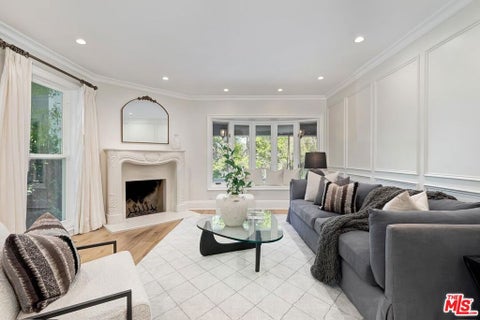 Photo of 4045 Davana Road, Sherman Oaks, CA 91423 (MLS # 26671843)