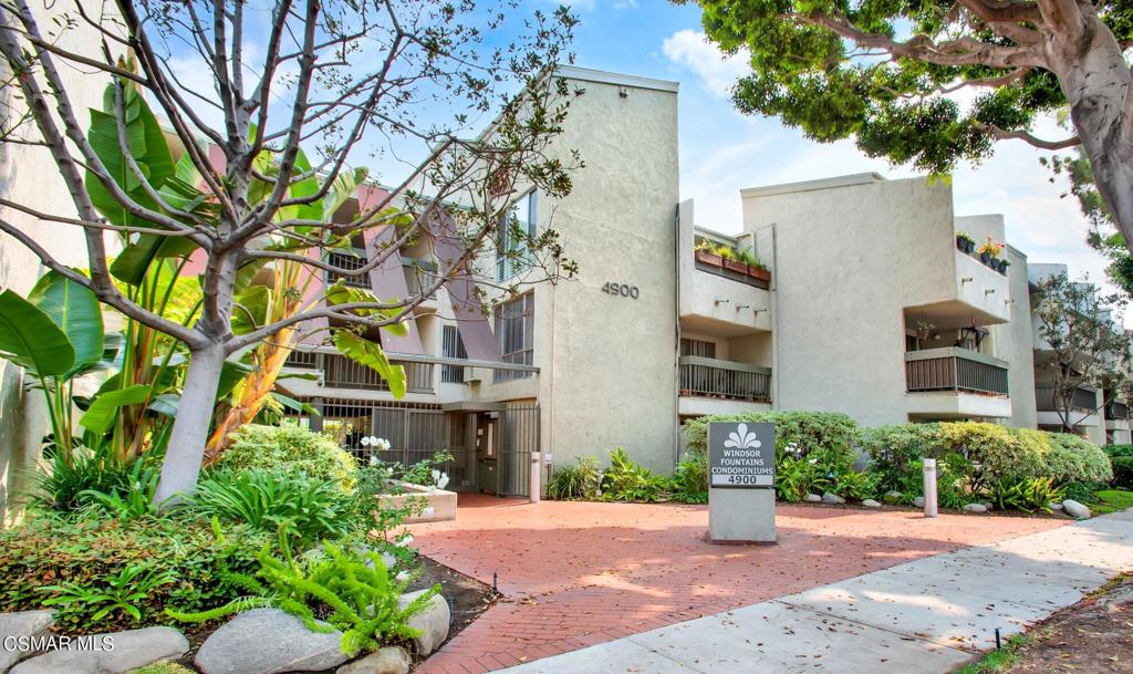 Charming Windsor Fountains 1 bedroom, 1 bathroom, 697 sq ft condo - where luxury and convenience meet in the heart of Culver City. Located on the ground floor, in the back of the complex - this neat, clean and tidy property features a bright, open-concept floorplan. The spacious and airy living room offers a floor to ceiling window allowing an abundance of natural light to filter in. The galley kitchen boasts newer appliances, plenty of cupboard space and a convenient breakfast bar. Head down the hall to the roomy master bedroom with large glass slider leading to a private patio as well as full guest bathroom with granite counters. Additional features include an in-unit stackable washer and dryer, ceiling fan in the dining area and two assigned tandem parking spaces. Windsor Fountains offers an array of amenities - pool, spa, tennis courts, BBQs, recreation room and centrally located near shopping, restaurants, entertainment, etc. Welcome home!