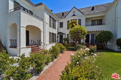 Photo of 9116 W 3rd Street, Los Angeles, CA 90048 (MLS # 26854847)