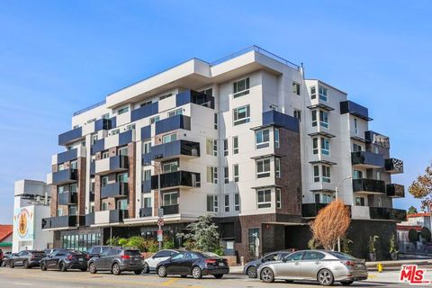 Photo of 951 Ogden Dr #401, Los Angeles, CA 90036 (MLS # 26651145)