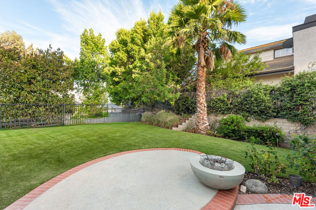 7282 Woodvale Court
