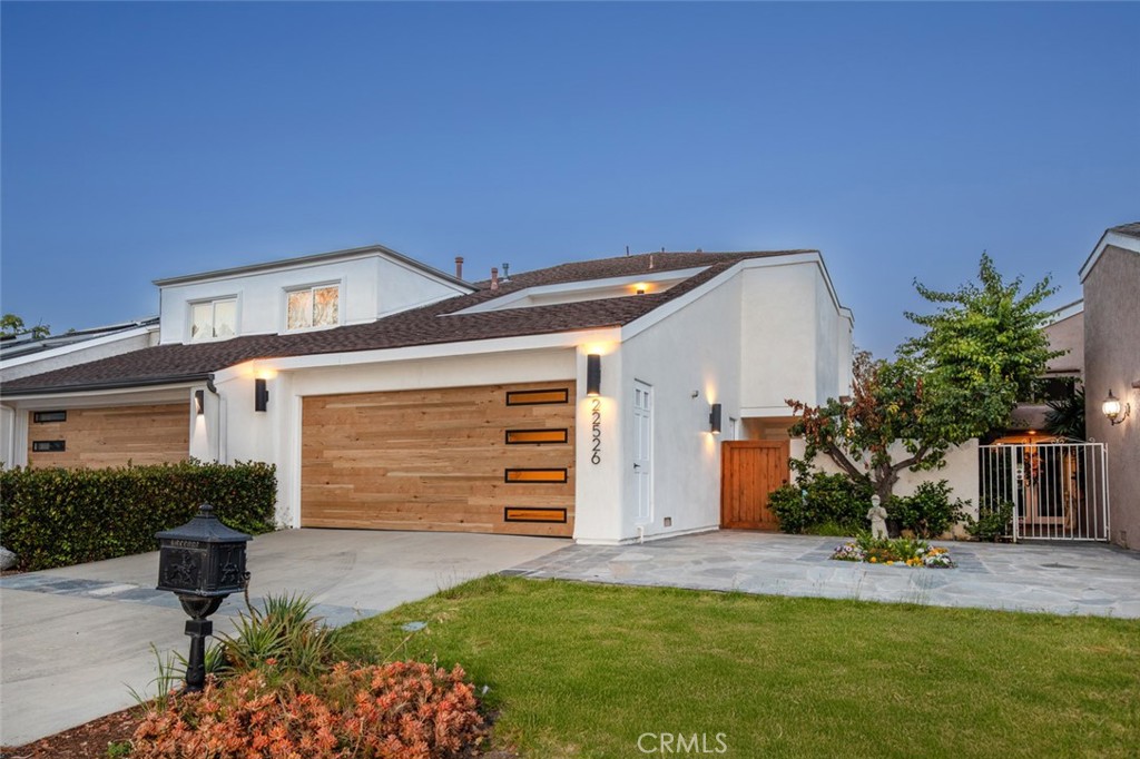 22526 Lake Forest Lane