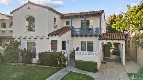 Photo of 915 S Wooster St, Los Angeles, CA 90035 (MLS # PW26002664)