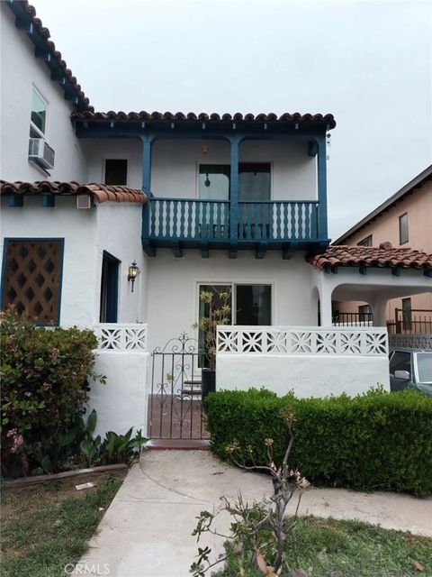 Photo of 915 S Wooster St, Los Angeles, CA 90035 (MLS # PW26002664)