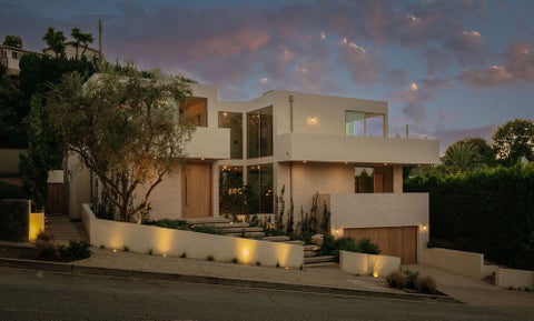 Photo of 3253 Inglewood BLVD, Los Angeles, CA 90066 (MLS # PW26227593)