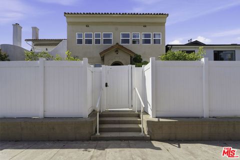 Photo of 117 Paloma Avenue, Venice, CA 90291 (MLS # 26829513)