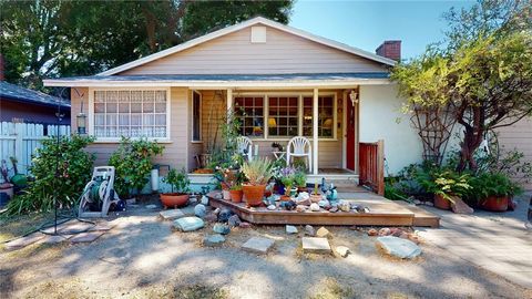 Photo of 22542 Burbank Boulevard, Woodland Hills, CA 91367 (MLS # SR25192779) Photo of 22542 Burbank Boulevard, Woodland Hills, CA 91367 (MLS # SR25192779)