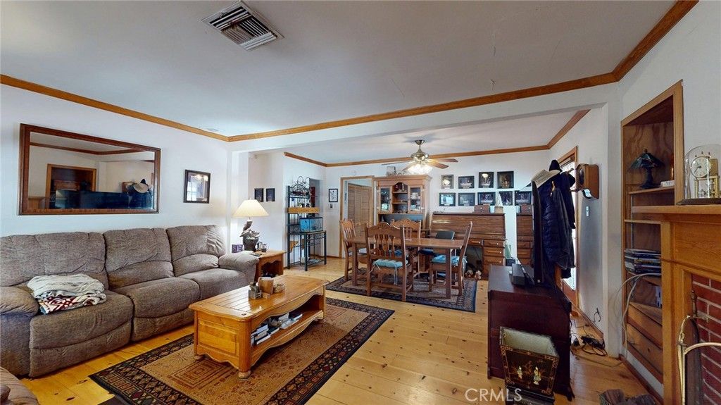 Photo of 22542 Burbank Boulevard, Woodland Hills, CA 91367 (MLS # SR25192779)