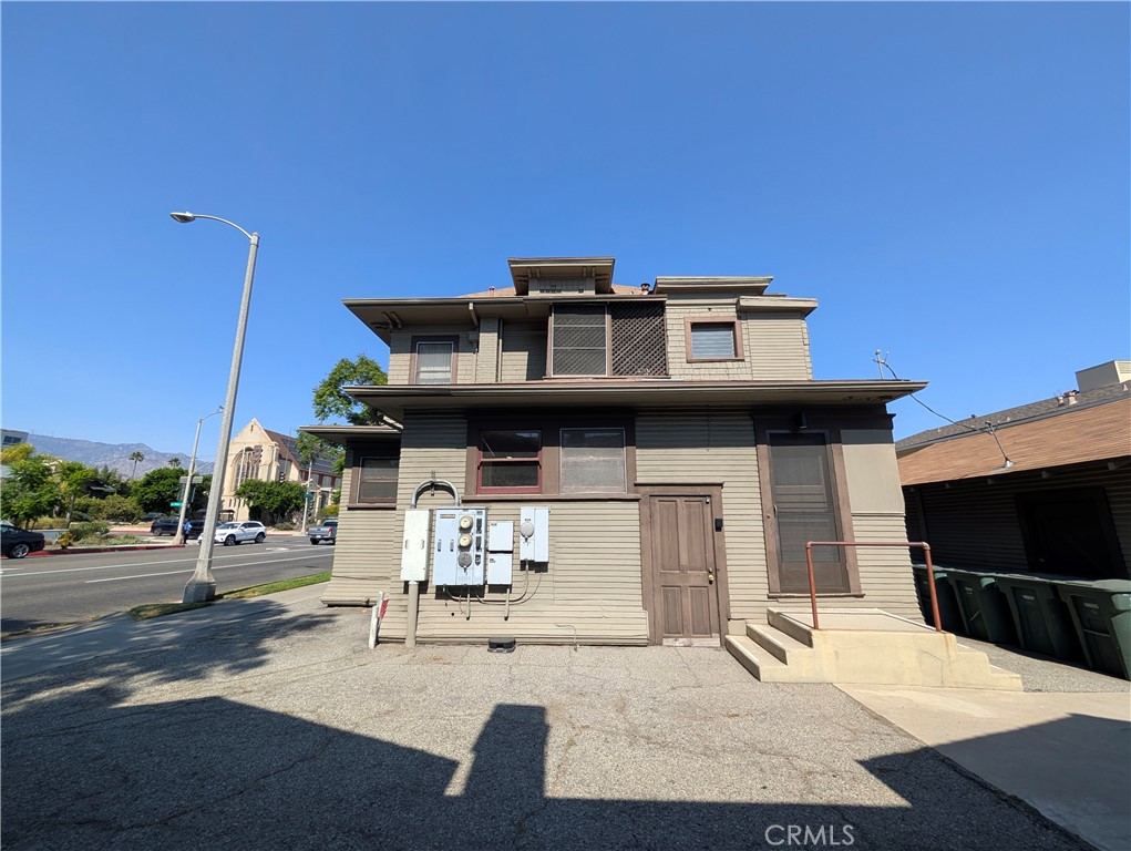 Properties 4 325 S Los Robles Avenue