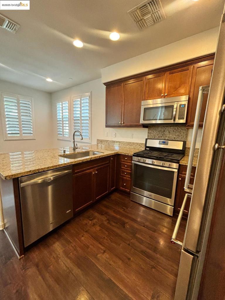 Properties 4 818 Queen Palm Ln