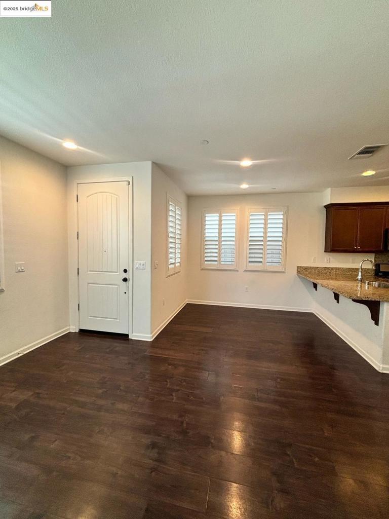 Properties 3 818 Queen Palm Ln