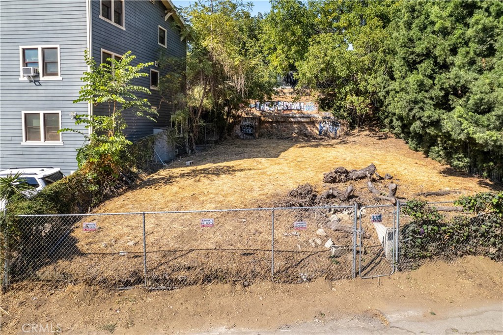 942 E Edgeware Road