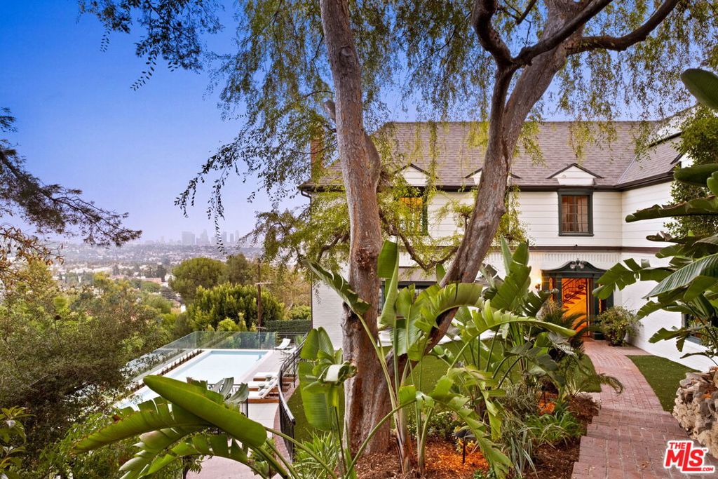 4818 Bonvue Avenue