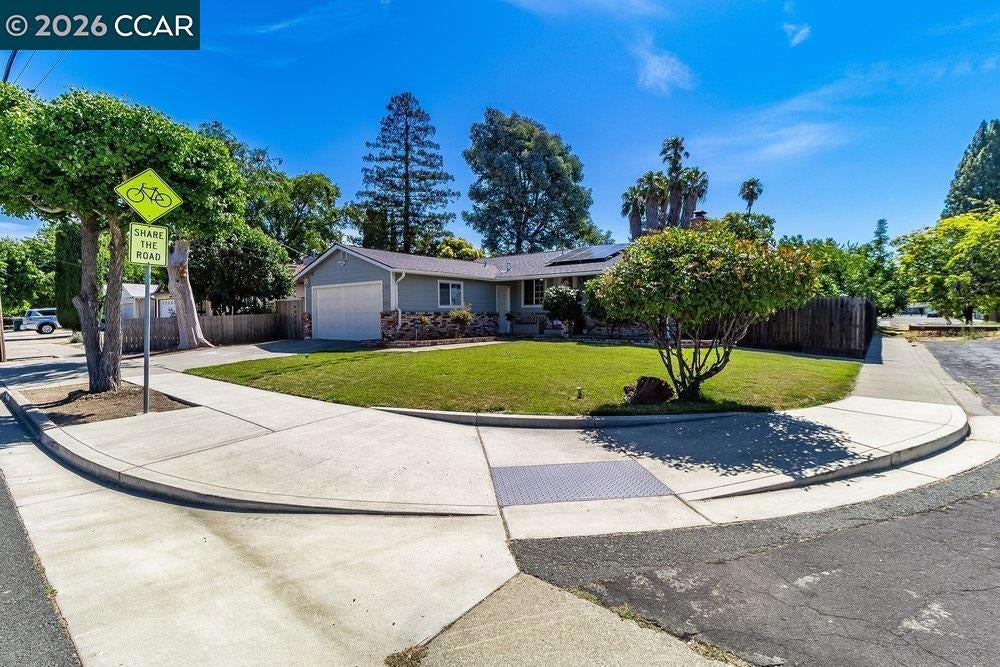 3485 Hillsborough Dr Dr, Concord CA 94520
