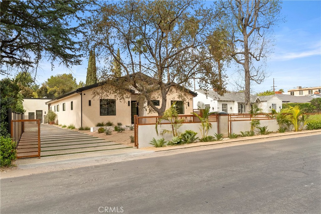 5525 Carpenter Avenue