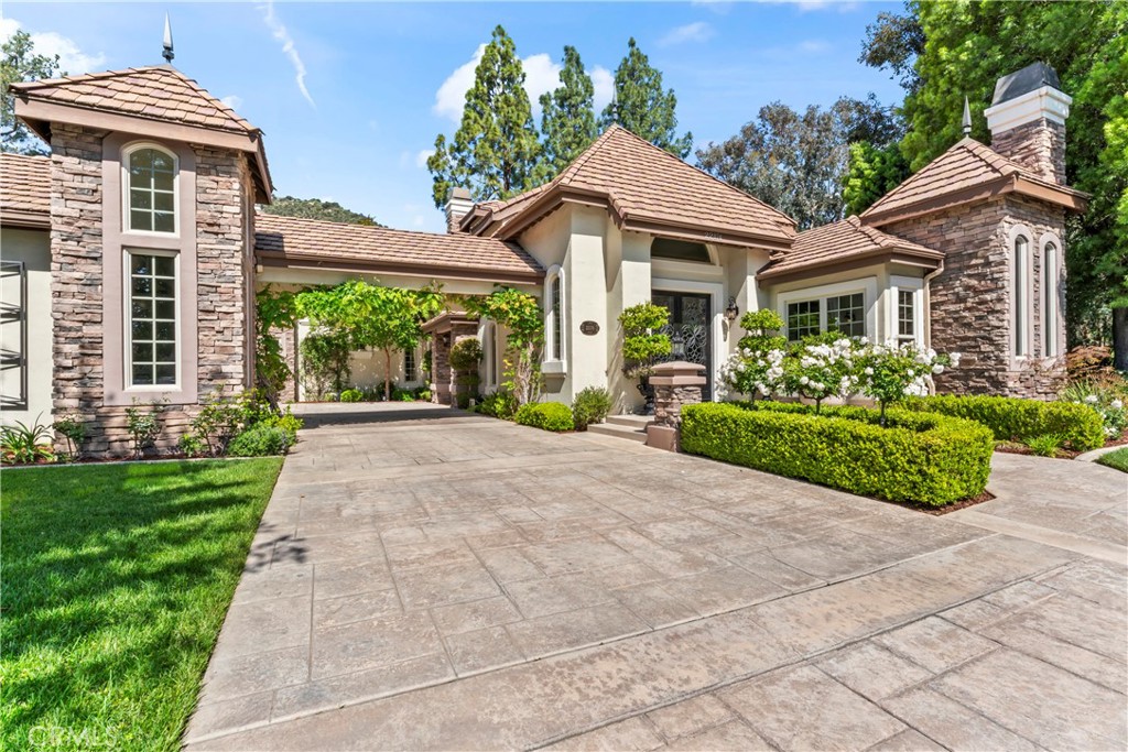 22174 Lynx Court