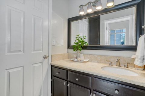 Tiny photo for 10 Arch Street, Redwood City, CA 94062 (MLS # ML82049901)