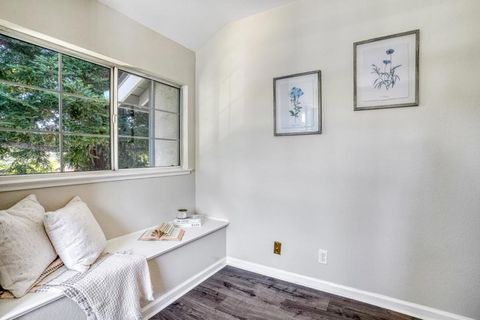 Tiny photo for 10 Arch Street, Redwood City, CA 94062 (MLS # ML82049901)