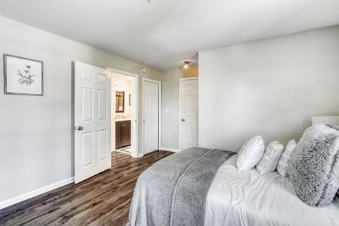 Tiny photo for 10 Arch Street, Redwood City, CA 94062 (MLS # ML82049901)