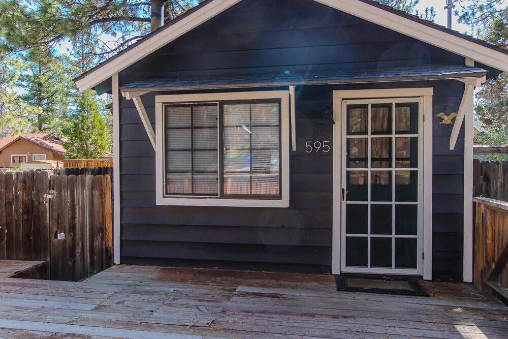 595 Vista Avenue