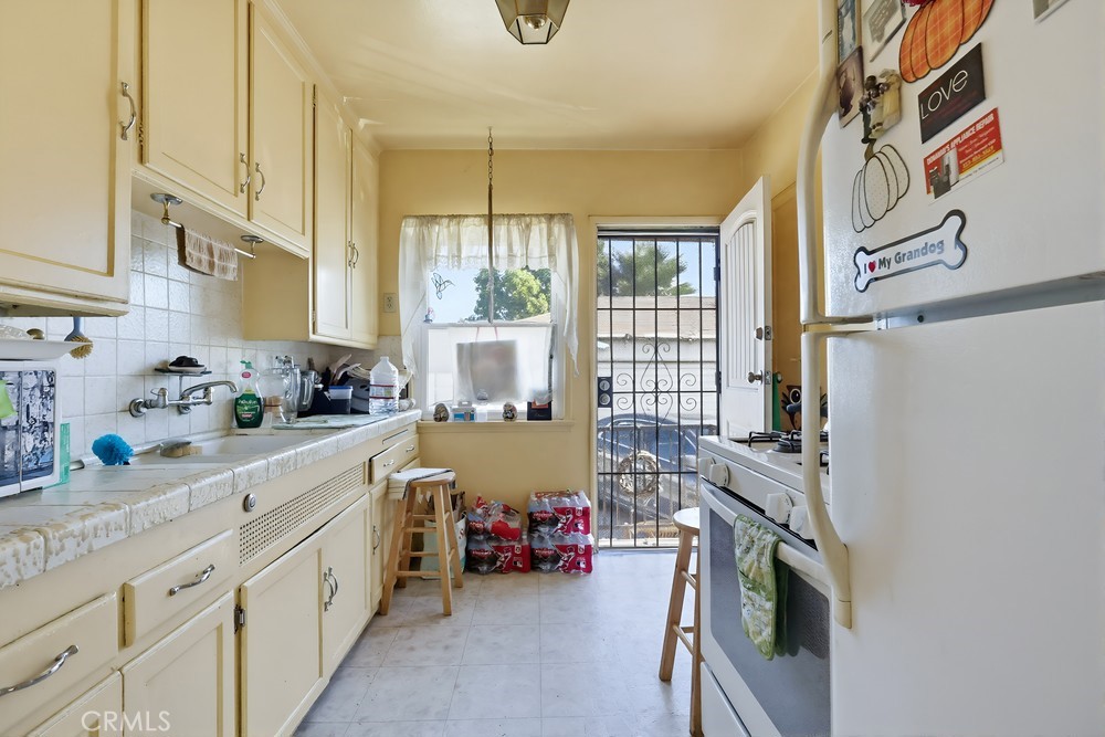 9132 Crenshaw Boulevard