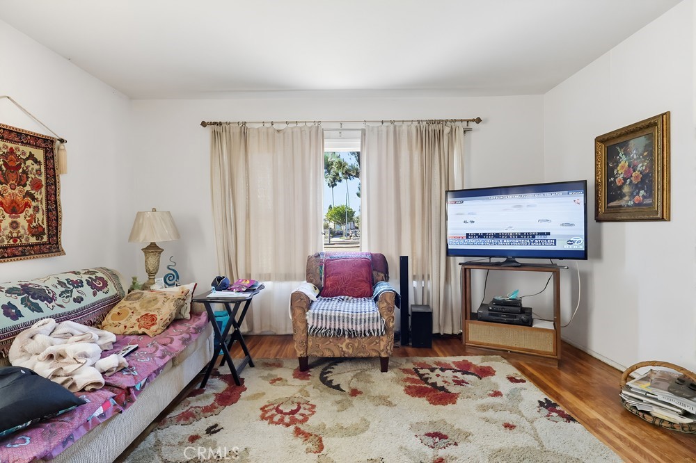 9132 Crenshaw Boulevard