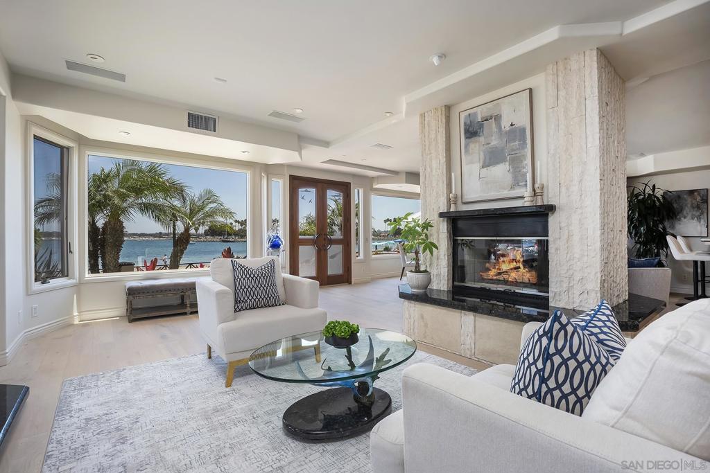 2741 Bayside Walk
