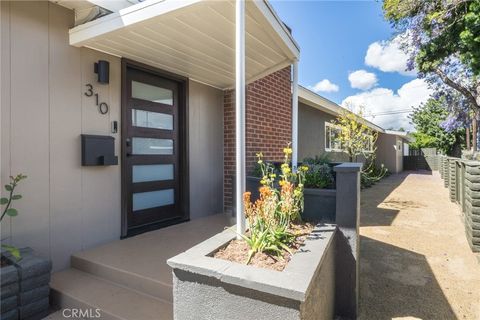 Photo of 310 W 32nd St, Long Beach, CA 90806 (MLS # PW26074618)