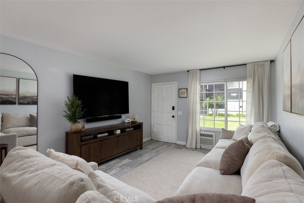 7100 Cerritos Avenue 85