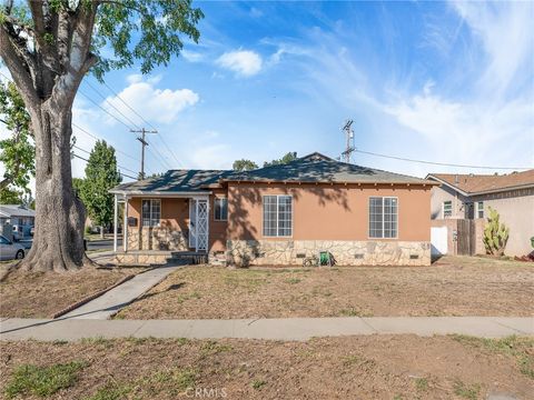 Photo of 10101 Memory Park AVE, San Fernando, CA 91345 (MLS # SR26102112)
