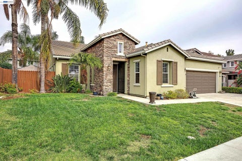 Photo of 1325 Beaver Creek Dr Dr, Patterson, CA 95363 (MLS # 41152506)