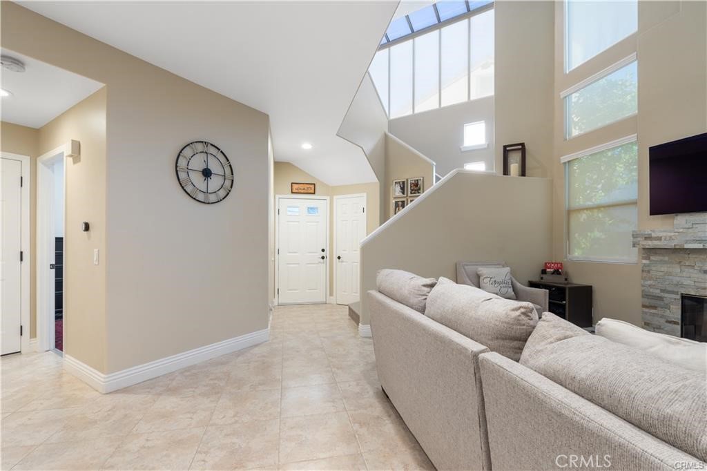 1209 S Country Glen