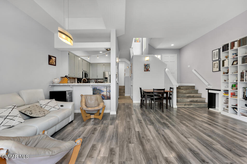 2120 Los Feliz Drive