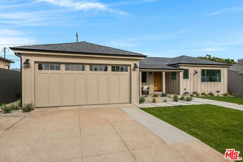 Photo of 5546 Marburn Avenue, Los Angeles, CA 90043 (MLS # 26654373)