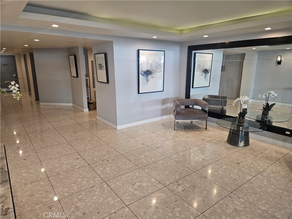 8530 Holloway Drive 303