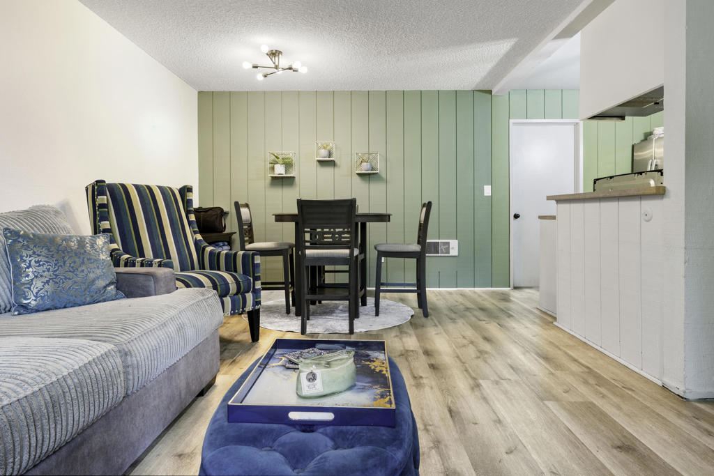 1000 W Macarthur Boulevard 61