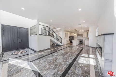 Photo of 2017 Centinela Avenue, Santa Monica, CA 90404 (MLS # 25628795)