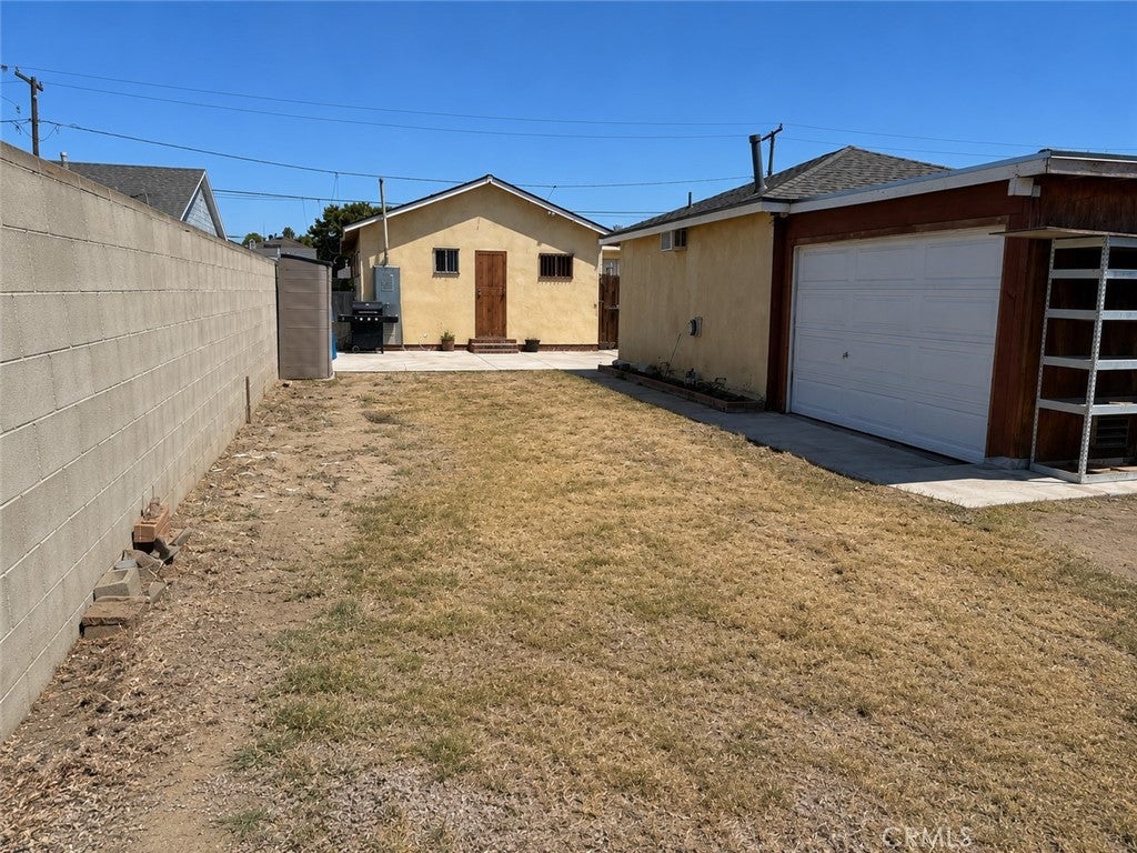 3229 W 111th