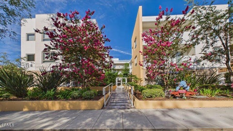 Photo of 137 S Wilson Avenue #207, Pasadena, CA 91106 (MLS # P1-29172)