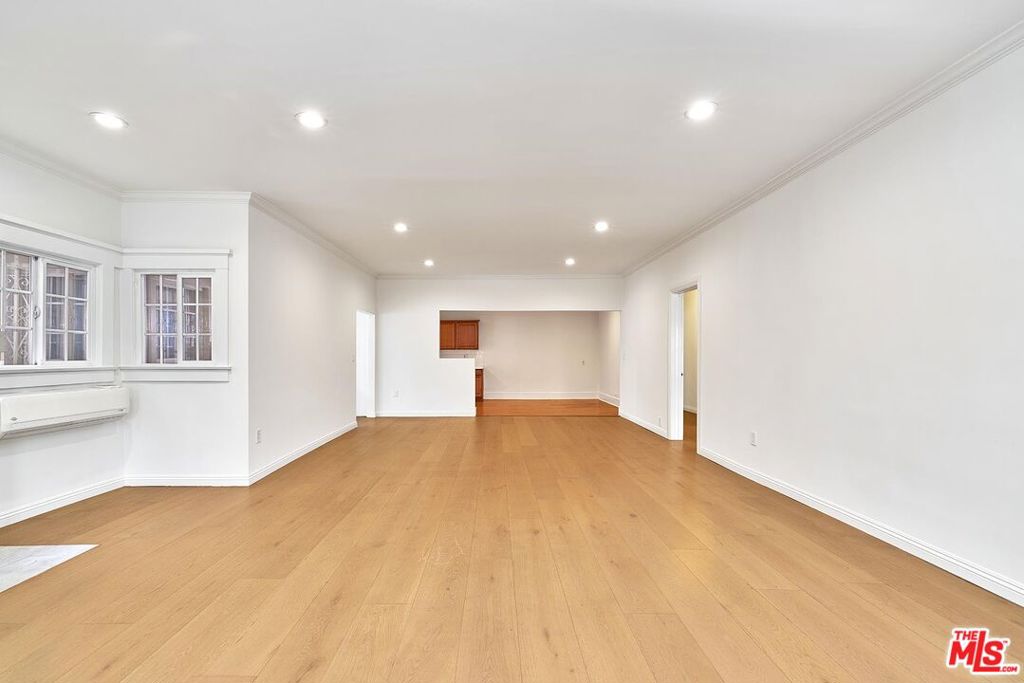 136 N Serrano Avenue