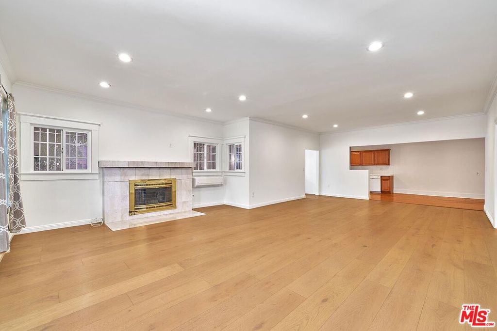 136 N Serrano Avenue