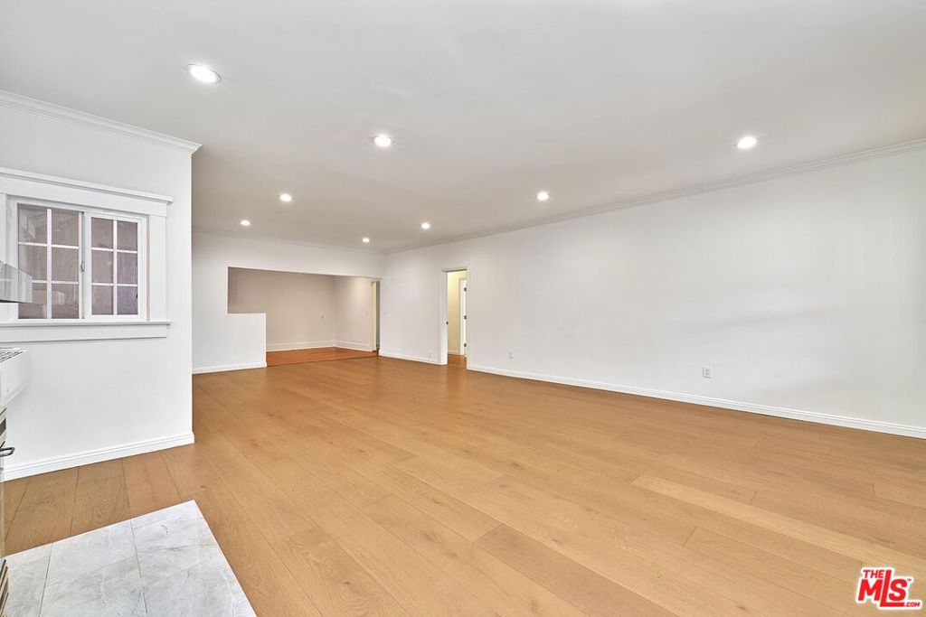 136 N Serrano Avenue