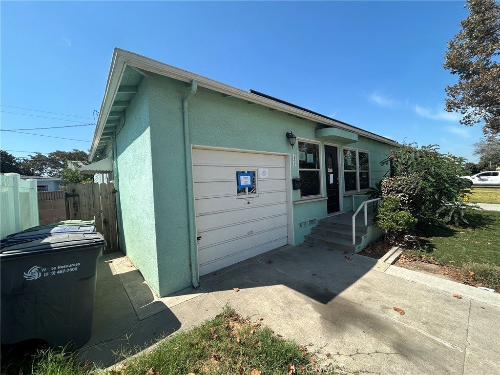 2736 E Jackson