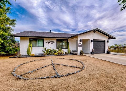 Photo of 61910 Sunburst Cir, Joshua Tree, CA 92252 (MLS # JT26079546)