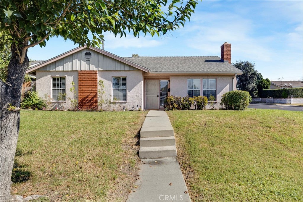 3205 E Point Cedar