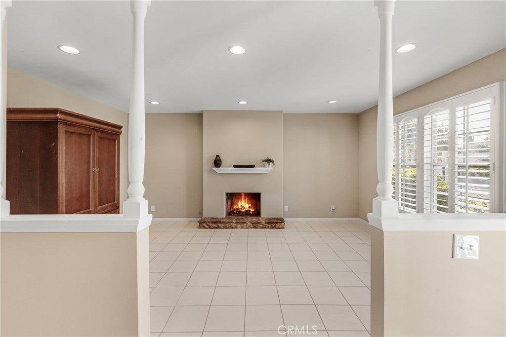 3205 E Point Cedar