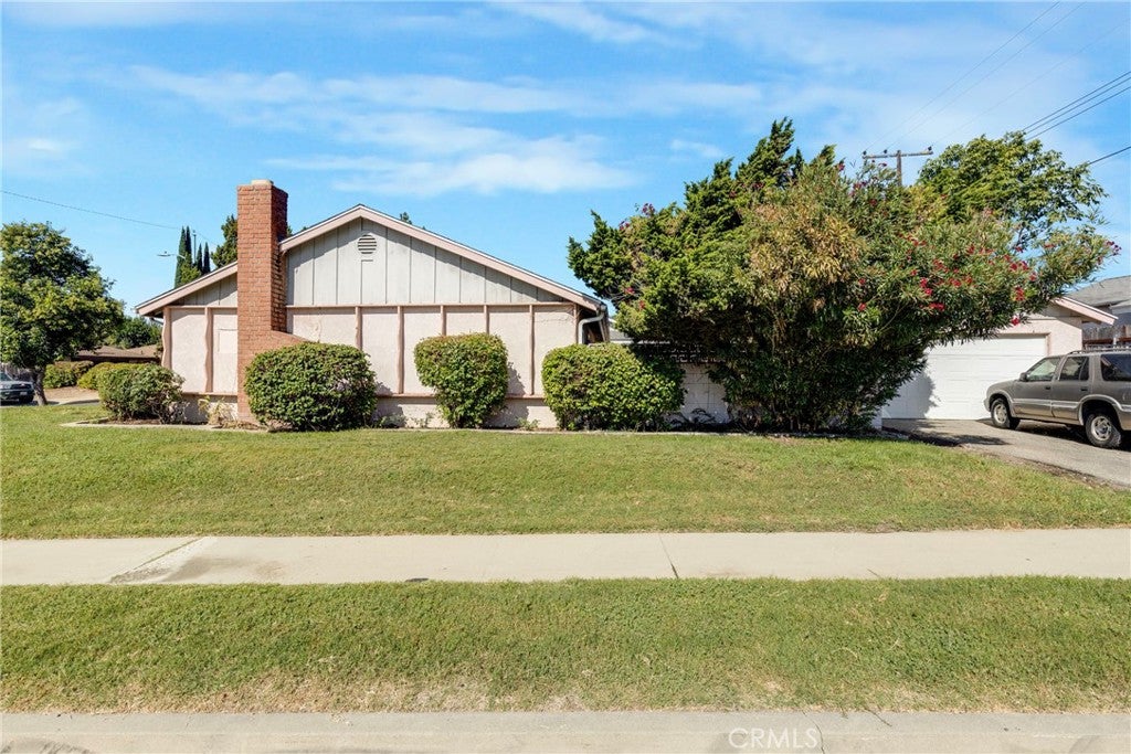 3205 E Point Cedar