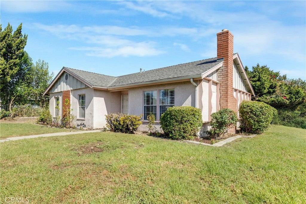 3205 E Point Cedar