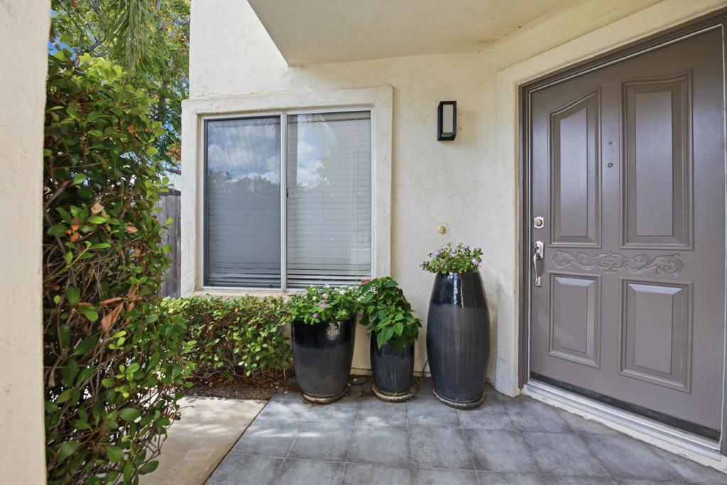 12568 Rideabout Ct